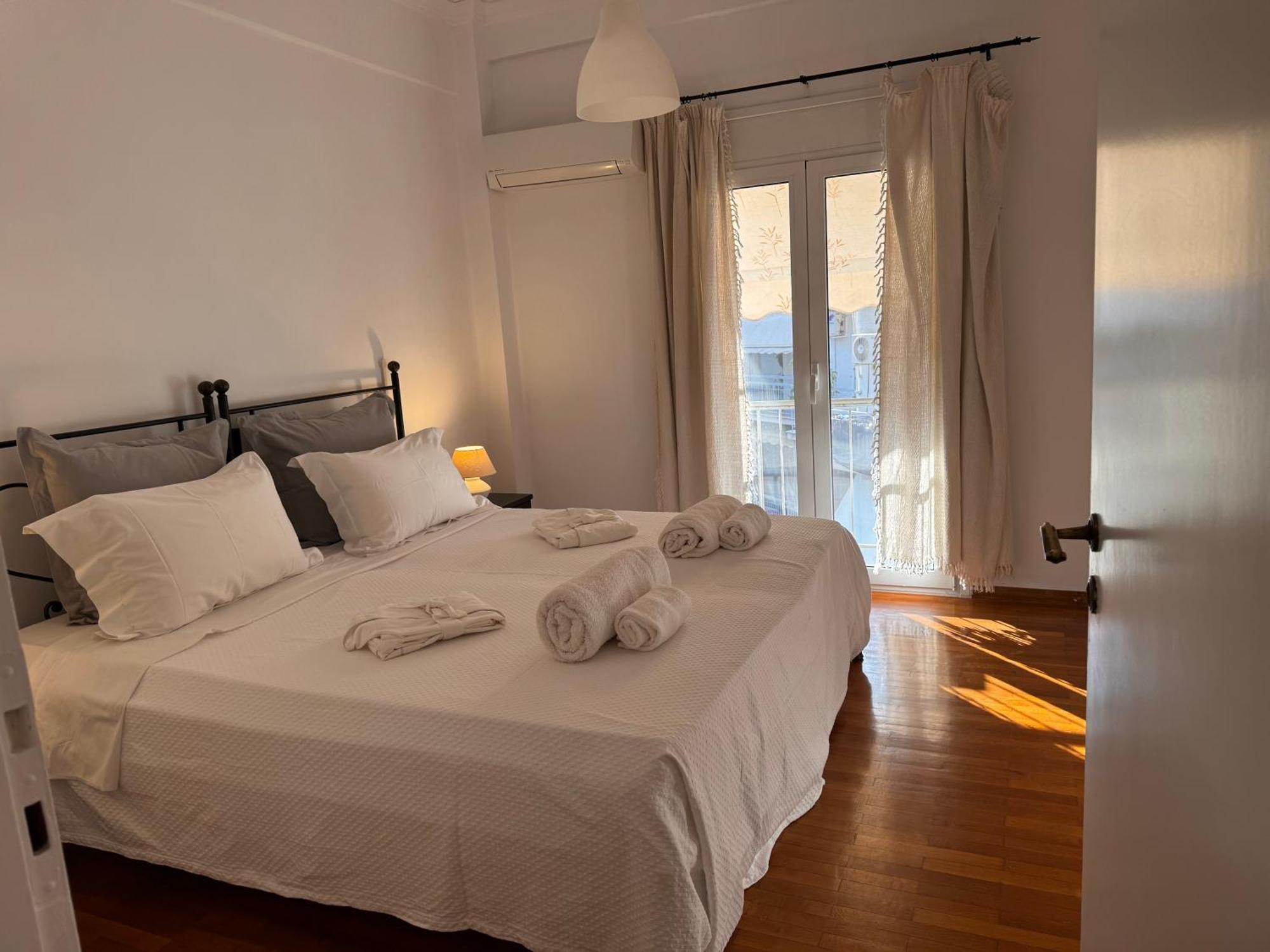 Apartment Elegant Penthouse 120sqm With Large Veranda, 5 Min Walk To Ambelokipous Metro Station